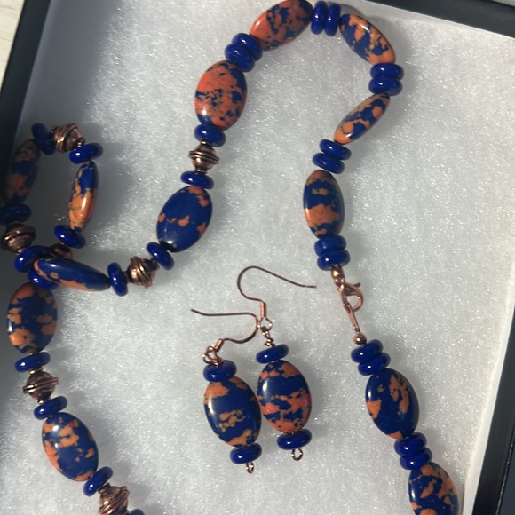 Handmade necklace and earring set. Stone and beads. - Picture 2 of 3